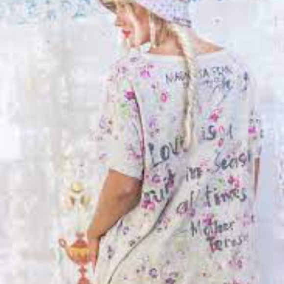 Magnolia Pearl Graphic Heart Top - Picture 2 of 9